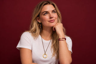 Model trägt Kathy Jewels Schmuck